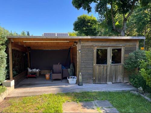 Freisitz mit Gartenhaus - 