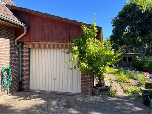 Garage mit E-Tor - 