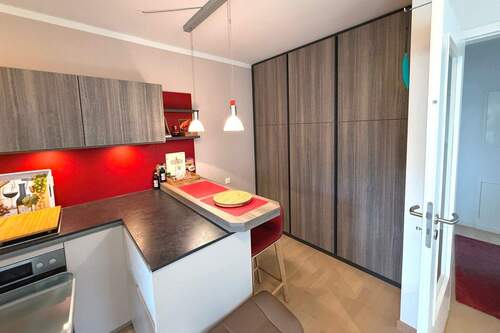 Essecke und hochwertiger Einbauschrank - 1 Zimmer Etagenwohnung in München