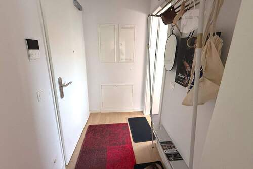 Eingangsbereich mit Garderobe - 