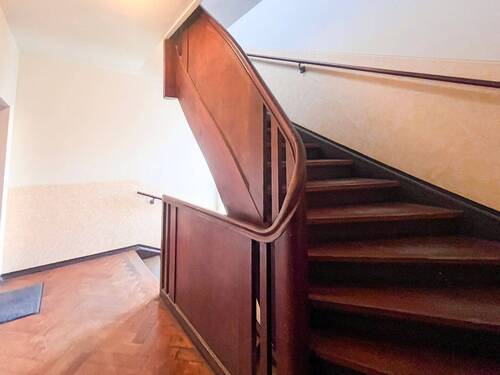 Treppenhaus - 2 Zimmer Etagenwohnung zum Kaufen in Leipzig