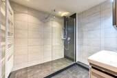 Bad mit Dusche - 