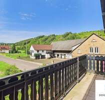 Gepflegtes Wohnhaus mit 2 Einheiten, Dachterrasse, Doppelgarage und Werkstatt - Oberndorf