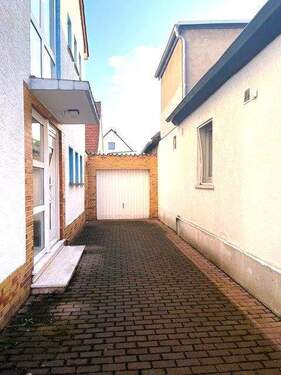 Hof mit Garage - 