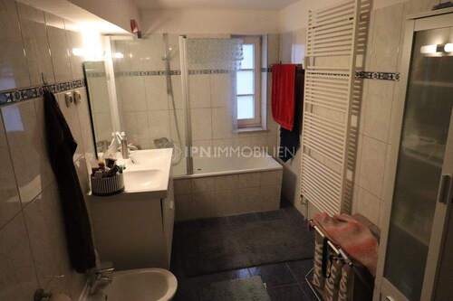 Tageslichbad mit Badewanne - 