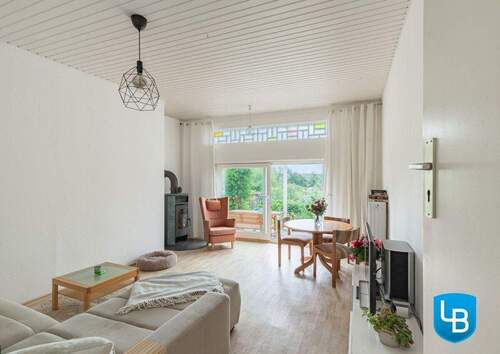 Wohn- und Essbereich mit Kamin - 