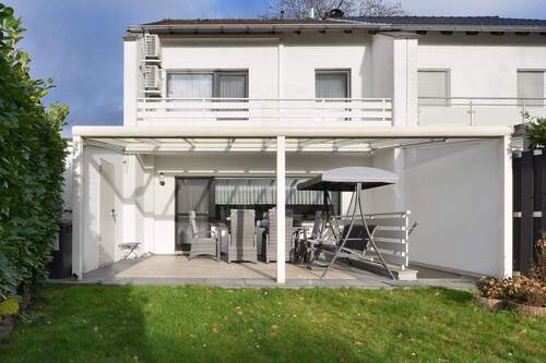 Gartenansicht des Hauses - 5 Zimmer Doppelhaushälfte zum Kaufen in Moers