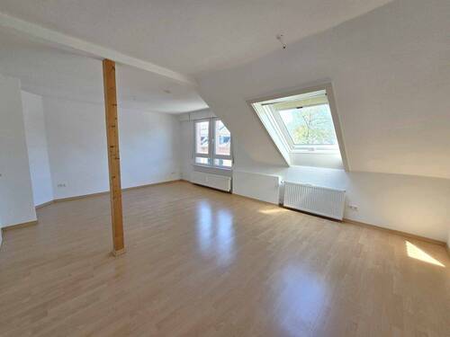 Schlafzimmer - VISTA Immobilien - Wohntraum im Dachgeschoss - charmante Altbauwohnung in begehrter Lage