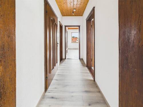 Flur - Etagenwohnung mit 71,60 m² in Traunstein zum Kaufen