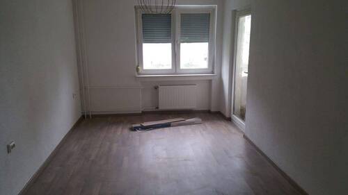 Schlafzimmer mit Balkonzugang - Etagenwohnung mit 86,00 m² in Murrhardt zum Kaufen