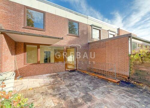 Gartenansicht - Zur freien Gestaltung: Modernisierungsbedürftiges Mittelreihenhaus in ruhiger, naturnaher Lage