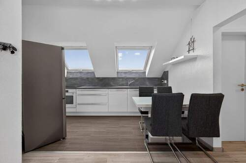 Küche mit Esstisch - 