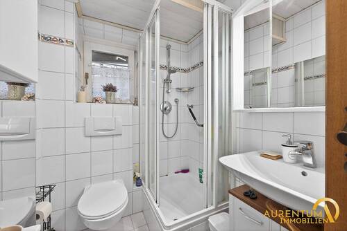 Badezimmer - 4 Zimmer Etagenwohnung in Regensburg