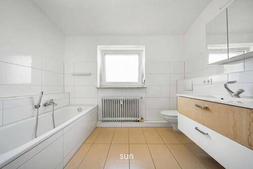 BADEZIMMER MIT TAGESLICHT - 
