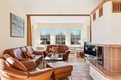 Wohnzimmer, Blick zum Erker - 