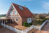 Ansicht von der Privatstrasse - Großzügiges Einfamilienhaus mit Gartenidylle und Strandnähe im Ostseebad Kellenhusen