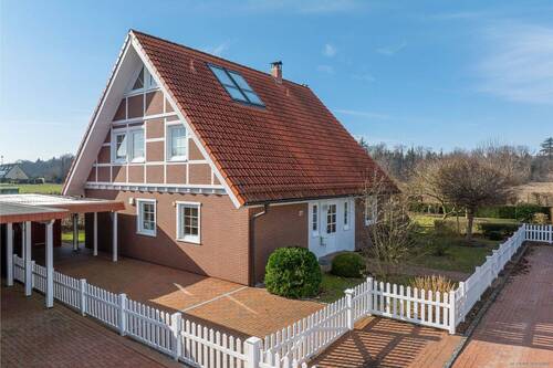 Ansicht von der Privatstrasse - Großzügiges Einfamilienhaus mit Gartenidylle und Strandnähe im Ostseebad Kellenhusen