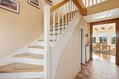 Diele und Treppe ins Dachgeschoss - 