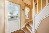 Eingangsbereich, Treppe ins Dachgeschoss - 