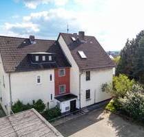 Gepflegte, sofort freie 3-Zimmer-Erdgeschosswohnung mit eigenem Gartenanteil, zwei Garagen und einem Stellplatz in Kassel!