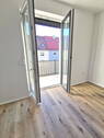 Wohnzimmer mit Balkon - 