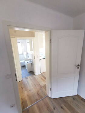 Blick vom Schlafzimmer ins Bad - 