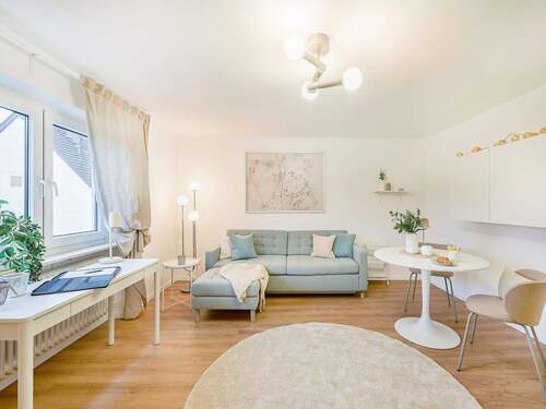Wohnzimmer - Traumhaft möblierte 2-Zimmer-Wohnung