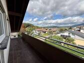 Balkonaussicht auf Wohngegend - Dachgeschosswohnung mit Rheinblick 