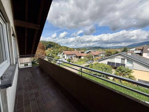 Balkonaussicht auf Wohngegend - Dachgeschosswohnung mit Rheinblick 