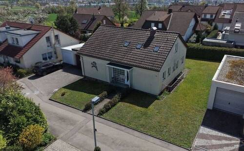 Ansicht von der Straße - 6 Zimmer Einfamilienhaus zum Kaufen in Herrenberg