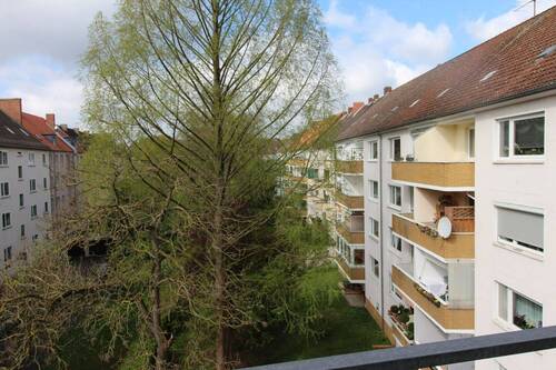 Blick vom Balkon - Helle 2-Zimmer Wohnung mit Balkon in Uni-Nähe