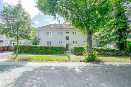 Hausansicht - 1,5 Zimmer - renoviert - ruhige Lage