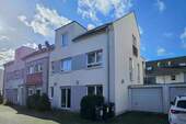 Bild seitlich mit Garage - 