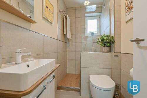 Gästetoilette mit Dusche - 