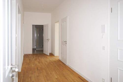 Flur - Etagenwohnung mit 118,30 m&sup2; in Pirna zum Kaufen