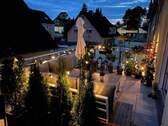 Dachterrasse Abend.jpg - *CHIC*RUHIG*VERKEHRSGÜNSTIG* – 3 Zimmer, Dachterrasse, Tageslichtbad (Dusche+Wanne), Küche (inkl. EBK), TG