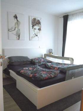 Blick ins Schlafzimmer (Einrichtungsbeispiel).JPG - 