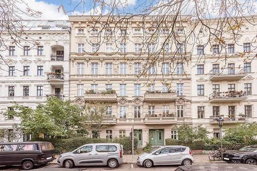 Hausansicht - 5-Zimmer-Wohnung: Historischer Charme trifft moderne Wohnkultur!