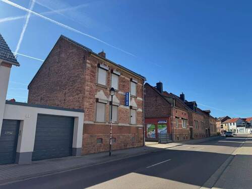 Straßenzug - Mehrfamilienhaus, Wohnhaus mit 315,00 m&sup2; in Halle (Saale) zum Kaufen