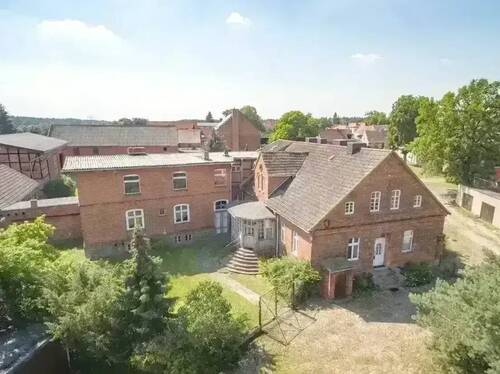 Haupthaus und Gartenhaus - Grundstück zum Kaufen in Gardelegen