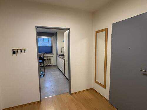 Diele mit Blick zur Küche - 