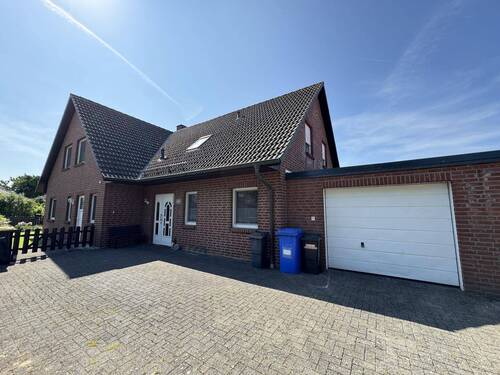 Blick von der Auffahrt - Raum für Familie, Raum fürs Leben - Wohnen mit Weitblick in schöner Lage