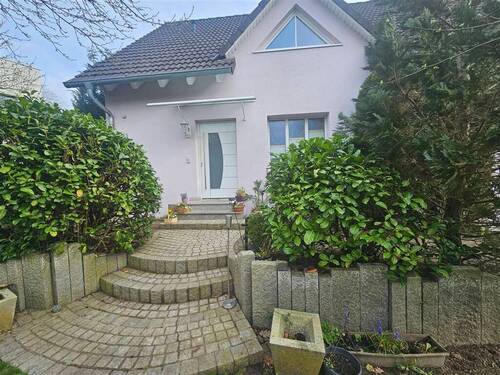 Frontansicht - 6 Zimmer Einfamilienhaus zum Kaufen in Eckental