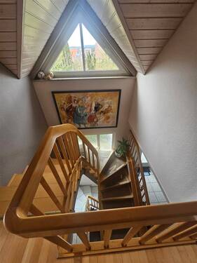 Eingang Flur & Galerie - Einfamilienhaus mit 250,00 m&sup2; in Eckental zum Kaufen