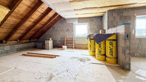 Obergeschoss zum Ausbau vorbereitet - 