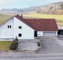 Ländliches Ein-Zweifamilienhaus mit Ausbaureserven in Lippertshofen - Neumarkt in der Oberpfalz / Lippertshofen