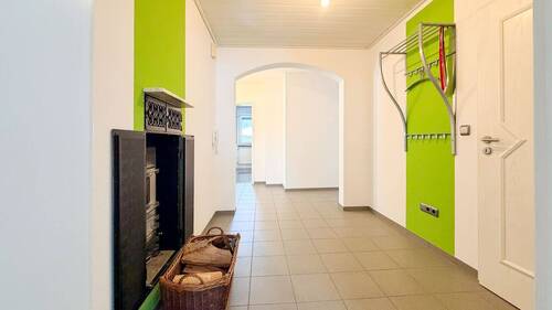 Flurbereich EG - Mehrfamilienhaus, Wohnhaus mit 120,00 m&sup2; in Neumarkt in der Oberpfalz / Lippertshofen zum Kaufen