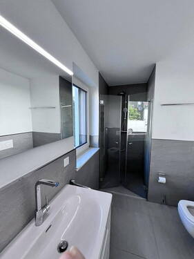 Tageslicht-Vollbad mit Dusche - 