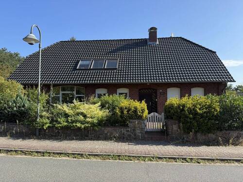 Ansicht von der Straße - 7 Zimmer Mehrfamilienhaus, Wohnhaus zum Kaufen in Neu Darchau