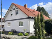 Bild 1 - Modernes vollunterkellertes Einfamilienhaus in ruhiger Feld- und Waldrandlage topgepflegt